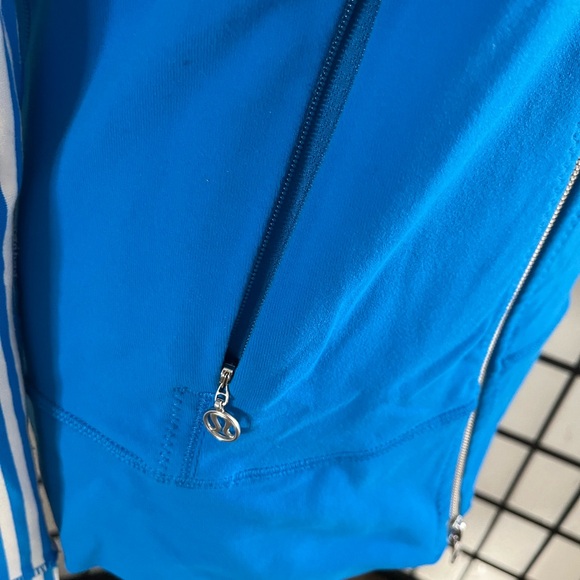 Lululemon Daily Yoga Jacket Beaming Blue / Classic Stripe Polar Cream sz 6 - Picture 7 of 14